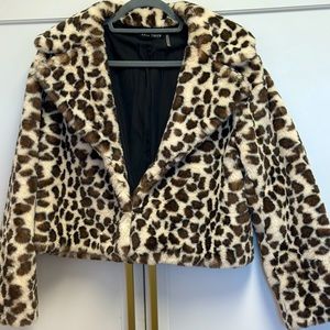 😍CROPPED FAUX FUR JACKET😍 NEVER WORN!
